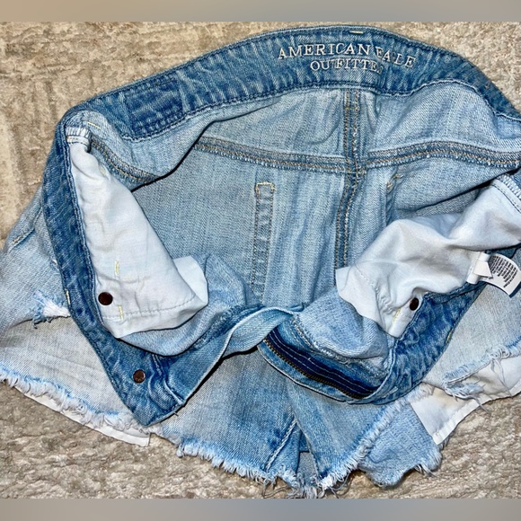 3/$25 LIKE NEW 𝑨𝒎𝒆𝒓𝒊𝒄𝒂𝒏 𝑬𝒂𝒈𝒍𝒆 Jean Shorts - Picture 6 of 15